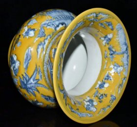 明代宣德黄釉青花婴戏图渣斗