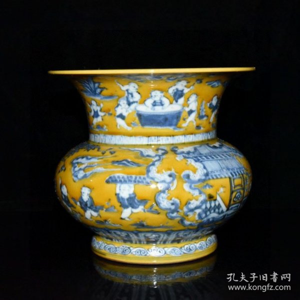 明代宣德黄釉青花婴戏图渣斗