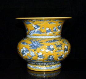 明代宣德黄釉青花婴戏图渣斗