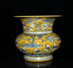 明代宣德黄釉青花婴戏图渣斗