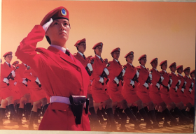 大阅兵邮资明信片二枚,女民兵邮票明信片,解放军女兵邮资片邮票