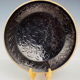 定瓷黑釉花卉纹盘，高5厘米，直径26.5厘米