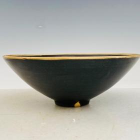定瓷碗，高8.5厘米，直径22.5厘米