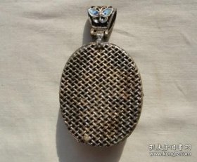 回流的镶心形蜜蜡老吊坠