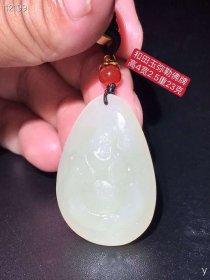 65_和田玉弥勒佛牌：玉质细腻，包浆油润，雕工精细，雕刻栩栩如生，线条流畅，品相完美，细节如图，