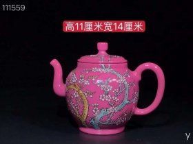 176_乾隆胭脂红釉梅花壶，器型少见、釉色纯正、纯手工胎，器形优美，造型周正挺拔，品相完整！