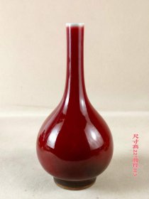 31_大清康熙红釉瓶，保存完整，成色如图