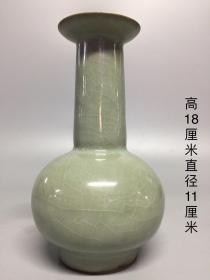 官窑 瓶子  高18厘米直径11厘米