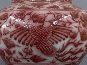 釉里红凤纹罐子  高28厘米直径