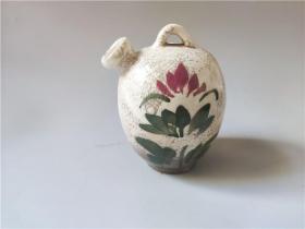 民国时期山东博山窑烧制的莲花纹罐
