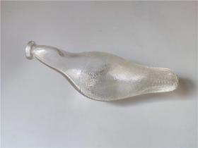建国初期天津第三玻璃厂制作的鸟形玻璃奶瓶