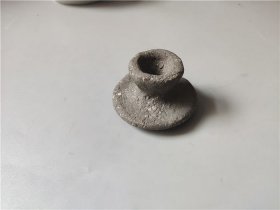 龙山时期制作磨光黑陶时表层压光用的夹砂陶工具