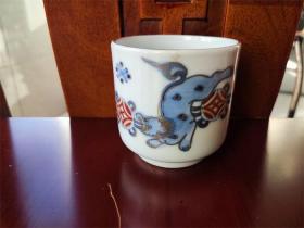 民国时期青花粉彩狮子绣球纹茶杯