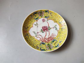 民国时期江西名瓷花鸟图扎到粉彩黄釉盘