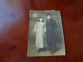 民国35年12月拍摄的夫妻合影老照片