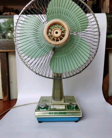 七八十年代旋风老电扇摇头台扇400mm，上海电机厂制造，厚重17.4斤-18