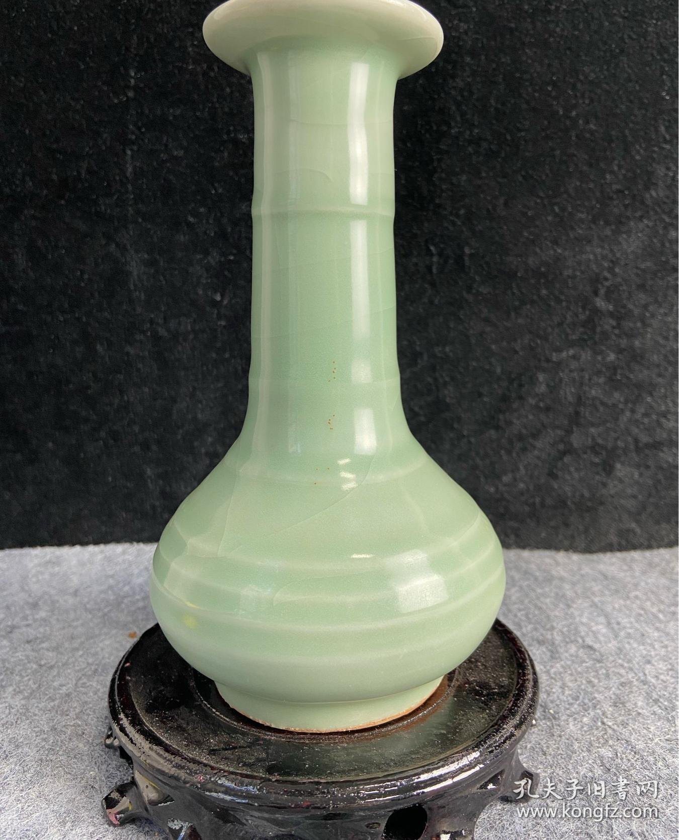 明代龙泉青瓷花瓶-86