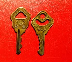 铜钥匙三根一起卖