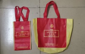 五粮液手提袋二个（另外赠送）