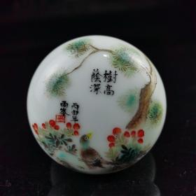 粉彩花鸟粉盒。规格3*6.5。