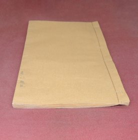清代精刻本【义门题跋】一薄册全，16开本，清初期苏州大家何焯的书法论著,其内容多为对古代碑帖及其艺友收藏或过眼之碑帖题跋,上自魏晋下及明清,且对版本鉴定与收藏方面 有真知灼见。是书记录其平生所见书法碑帖，多为名品原迹。 本书版本和内容皆稀少罕见