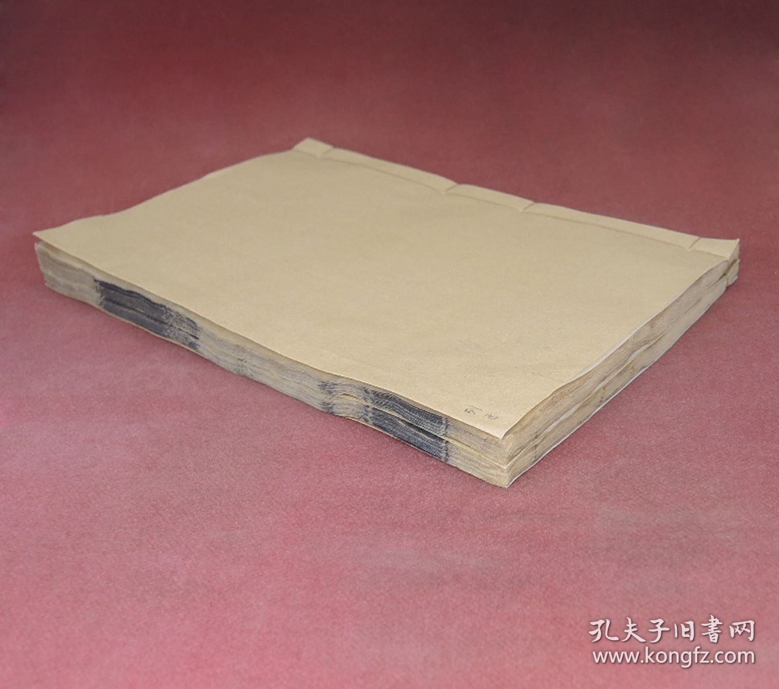 道家二祖冲虚真人传世之作】清光绪元年精栞本【列子】原装2册上下卷一套全，超大开本，字大墨浓，道家创始于老子，发展于列子，而大成于庄子。其思想主张存在《列子》书中。列子最早提出宇宙生成四阶段思想。《列子》提出的“天体运动说”、“地动说”、“宇宙无限说”等学说，都远远早于西方的同类学说。列子生前御风而行逍遥游，终得成仙升天，给后人留下了八卦御风台。名家旧藏。 钤张氏两枚大红藏书印