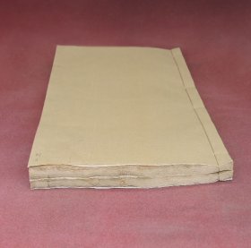 道家二祖冲虚真人传世之作】清光绪元年精栞本【列子】原装2册上下卷一套全，超大开本，字大墨浓，道家创始于老子，发展于列子，而大成于庄子。其思想主张存在《列子》书中。列子最早提出宇宙生成四阶段思想。《列子》提出的“天体运动说”、“地动说”、“宇宙无限说”等学说，都远远早于西方的同类学说。列子生前御风而行逍遥游，终得成仙升天，给后人留下了八卦御风台。名家旧藏。 钤张氏两枚大红藏书印