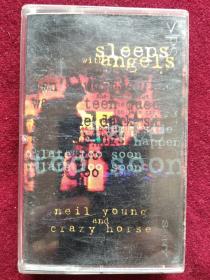 （磁带) SLEEPS WITH ANGELS：NEIL YOUNG AND CRAZY HORSE