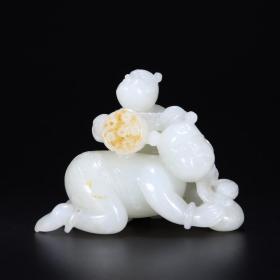 旧藏:新疆和田玉雕“多子多福”把件。
规格: