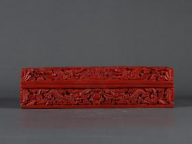 大清乾隆年制款    漆器雕刻双龙戏珠盖盒。尺寸