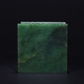 旧藏：新疆和田白玉雕佛像。 规