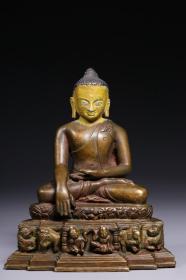 清代，铜泥金释迦牟尼佛坐像
高12.