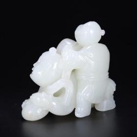 旧藏:新疆和田玉雕“多子多福”把件。
规格: