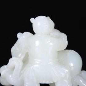 旧藏:新疆和田玉雕“多子多福”把件。
规格: