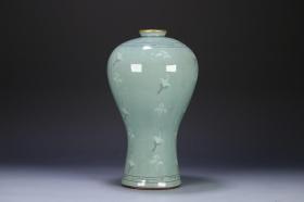 旧藏 “乾隆御赏”韩国瓷器包铜赏瓶。尺寸32*19厘米