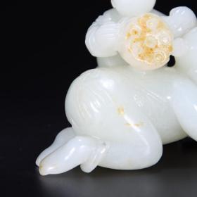 旧藏:新疆和田玉雕“多子多福”把件。
规格: