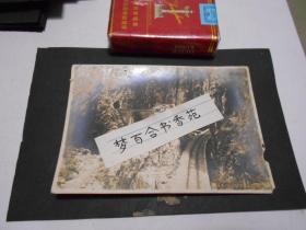 民国原版老照片《滇越铁路（云南省宜良境内的盘江峡谷）》。已泛银，清晰度高。