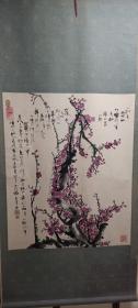 曾得黄胄指点，老八路杨敏学画“为建国五十周年而作”诗句，红梅国画