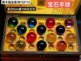 大漆楠木描金盒装宝石手球，光彩夺目，晶莹剔透，硬度达九以上。
