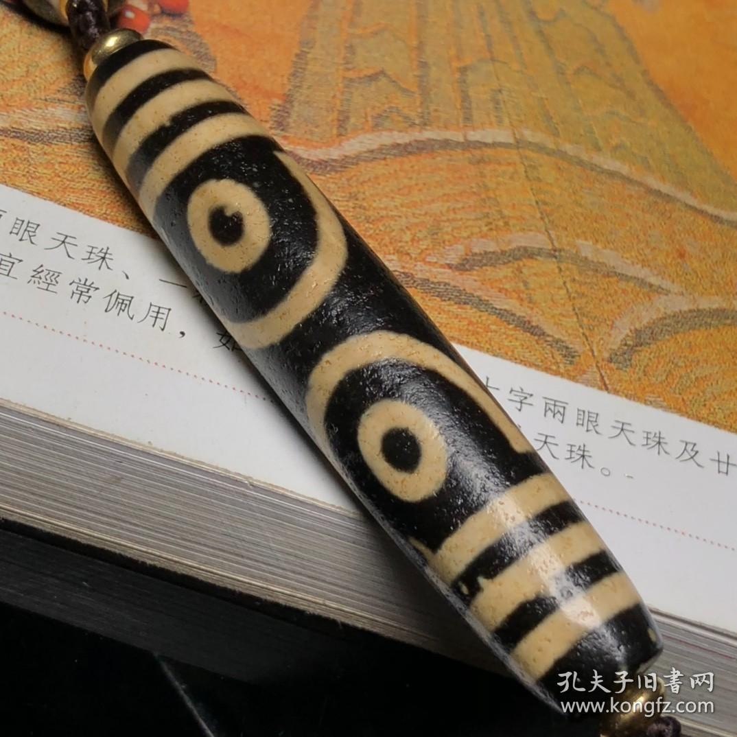 藏区回流老料高油包浆亚黄七眼天珠搭配一线天珠、两眼天珠三通、沉香编制项链
尺寸：七眼78*15毫米 沉香10*8毫米