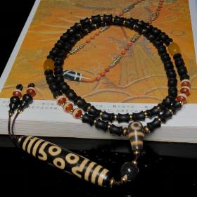 藏区回流老料高油包浆亚黄七眼天珠搭配一线天珠、两眼天珠三通、沉香编制项链
尺寸：七眼78*15毫米 沉香10*8毫米