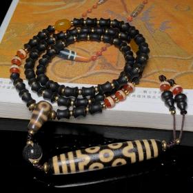 藏区回流老料高油包浆亚黄七眼天珠搭配一线天珠、两眼天珠三通、沉香编制项链
尺寸：七眼78*15毫米 沉香10*8毫米