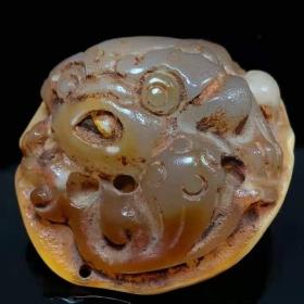 老玛瑙招财三足金蟾
尺寸：63*55*36mm
重量：133.5g