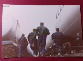 【老照片38】《铁岭油库》解放军画报流出，彩色5寸原版老照片一张，12.5*8.5厘米