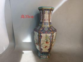 清代珐琅彩十二生肖瓷瓶