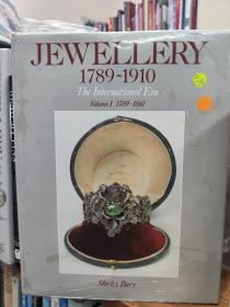 Jewellery, 1789-1910: The International Era, 2 Volume Set 一套两册书 涵盖了珠宝设计在欧洲以及全球范围内的发展 从昂贵的皇家珍品到为大众批量生产的商品