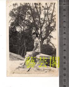 1975年野性美少女老照片一张，尺寸9*13CM