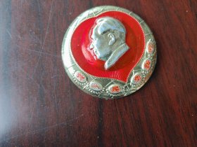 4.2cm 毛主席像章 ，为人民立新功，爱心图案，背面：忠，成工造丹巴分团，包老保真 编号：546