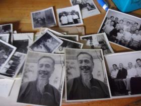 广东省文史馆馆员王季子先生自藏相片一组,35张--为其家庭相片  有全家福,有与夫人合影,有在省文史馆前拍的大家庭合影,也有海外侄辈敬赠相片  有2张为文字拍图--以图为准