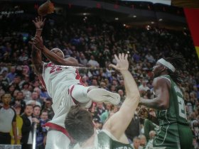 巴特勒  海报    nba特刊赠送 另一面是  戴维斯